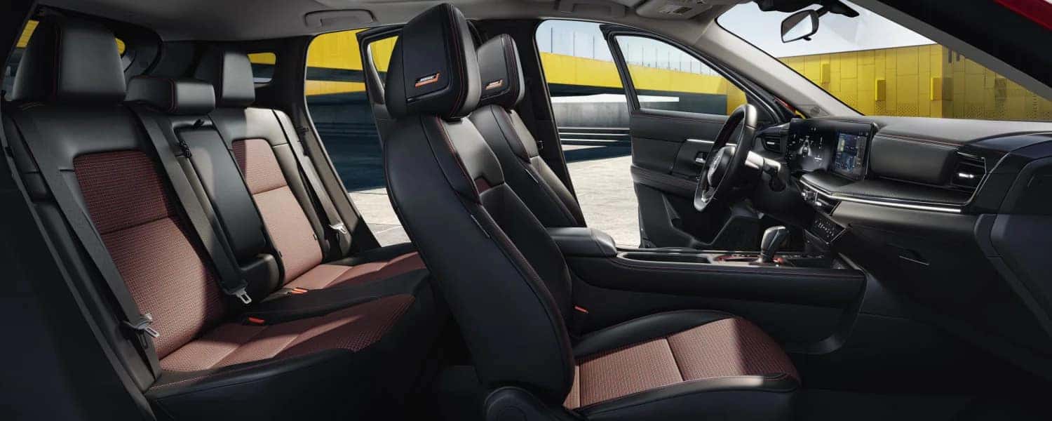 The interior and dash of the 2025 Nissan Kicks.