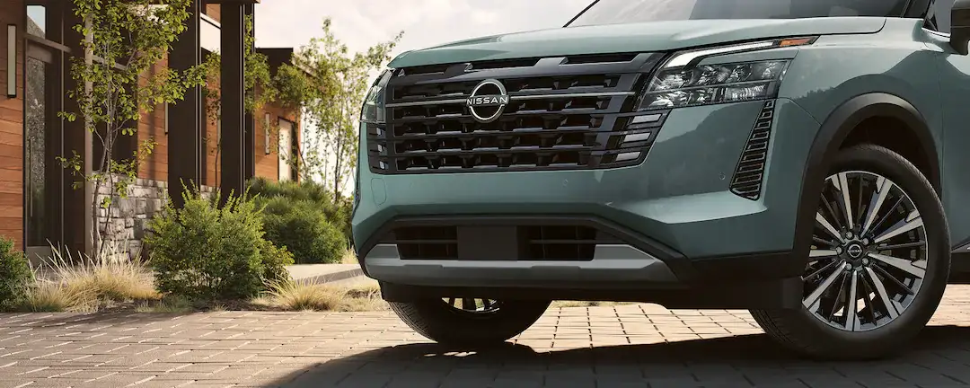 2026-nissan-pathfinder-front-grille-close-up-v-motion-design-lightbox-D