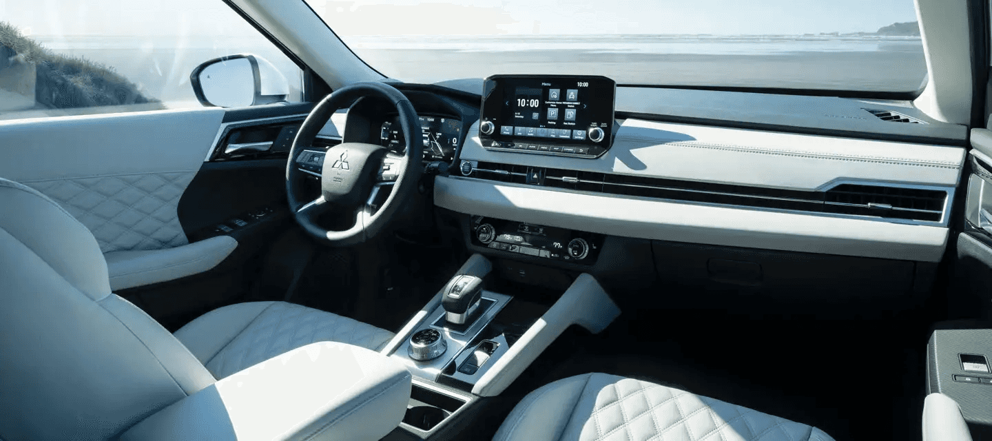 2022 Outlander Interior