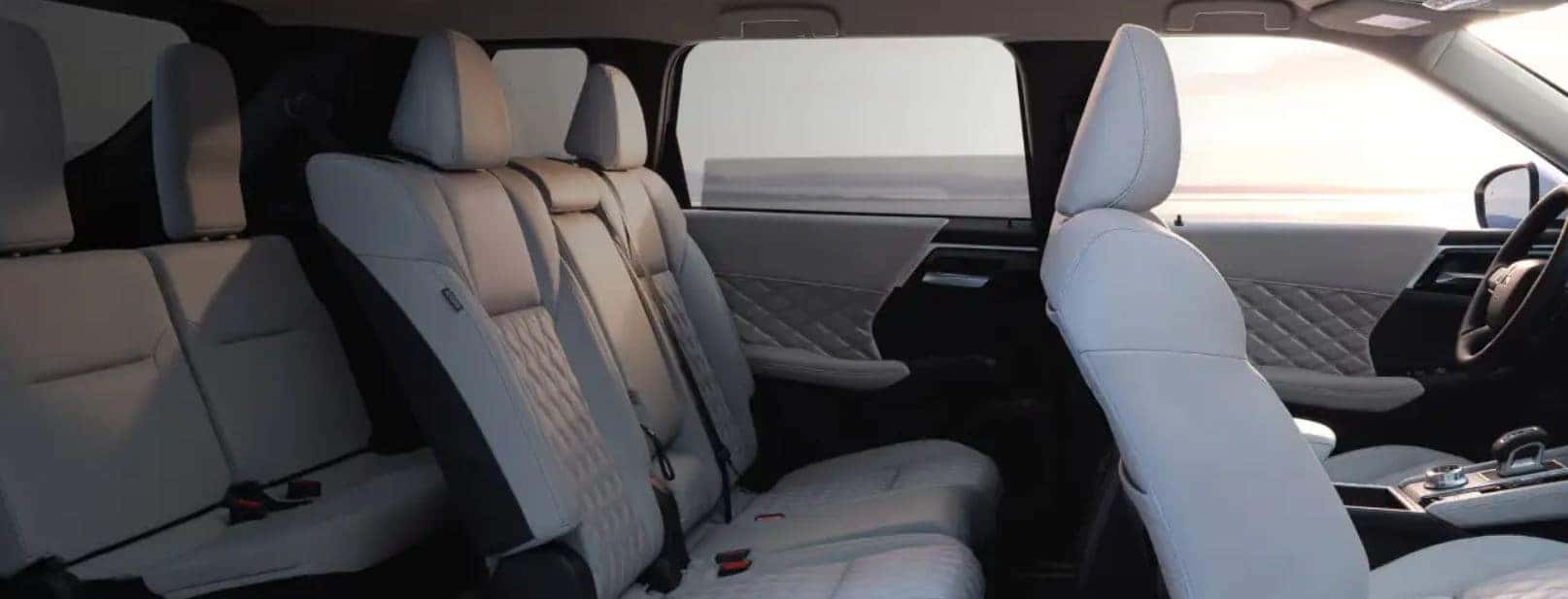 2022 Mitsubishi Outlander Seats