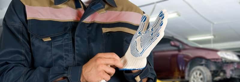 automotive mechanic getting ready