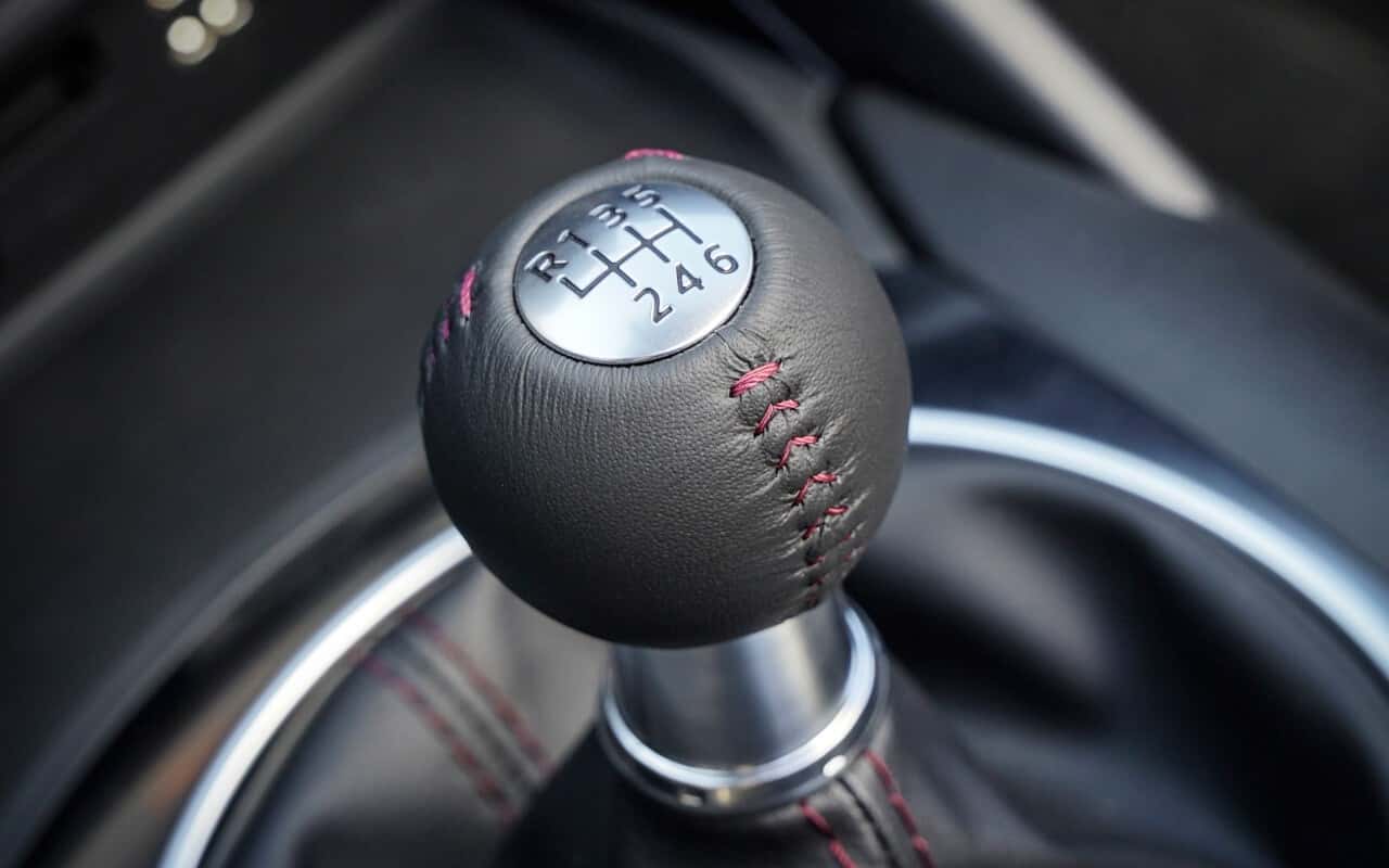 2017 Mazda MX-5 Miata gear shift