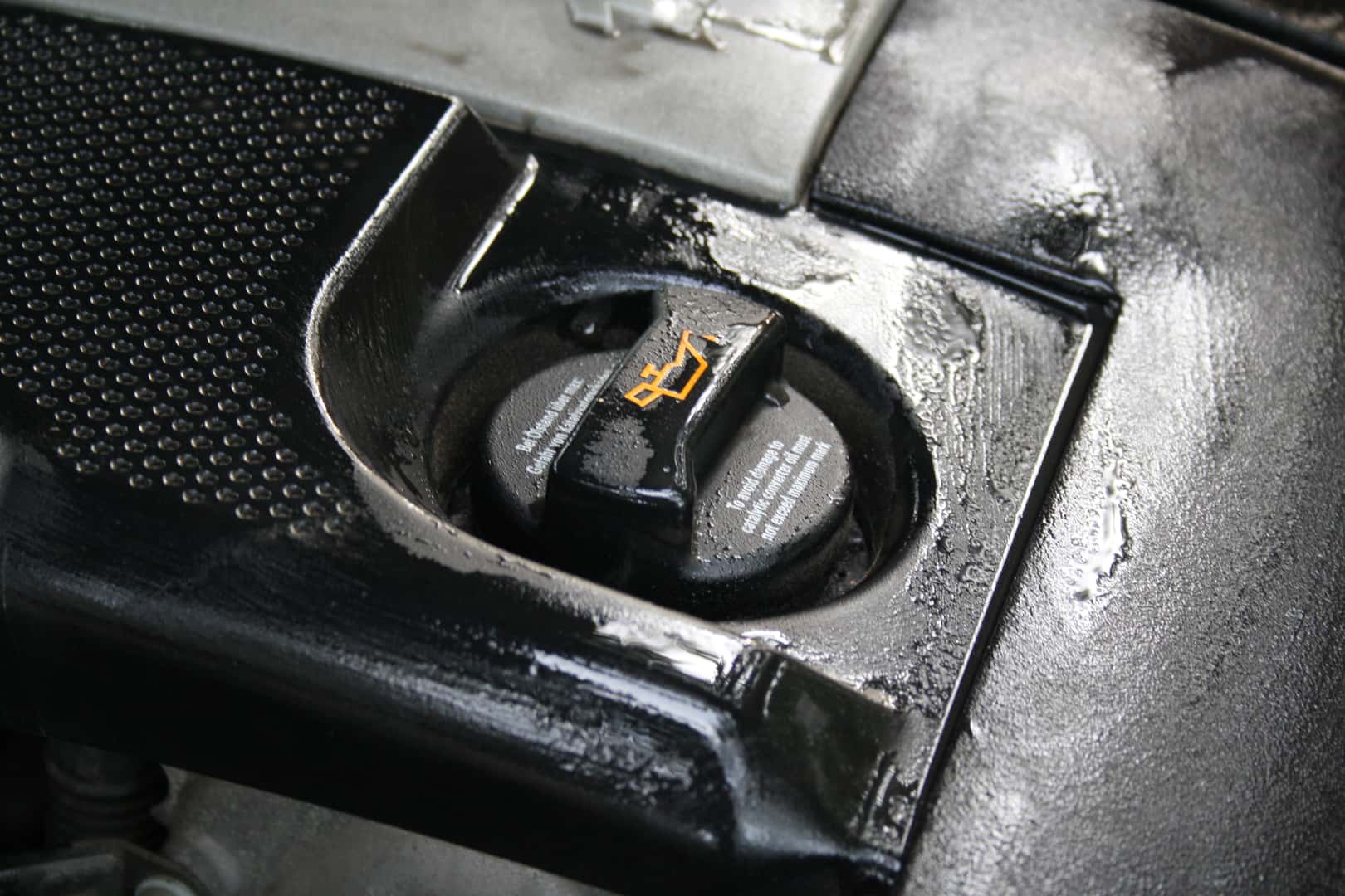 Chevrolet Sonic Repair Manual: Engine Oil and Oil Filter Replacement Chevrolet Sonic Repair Manual: Engine Oil and Oil Filter Replacement