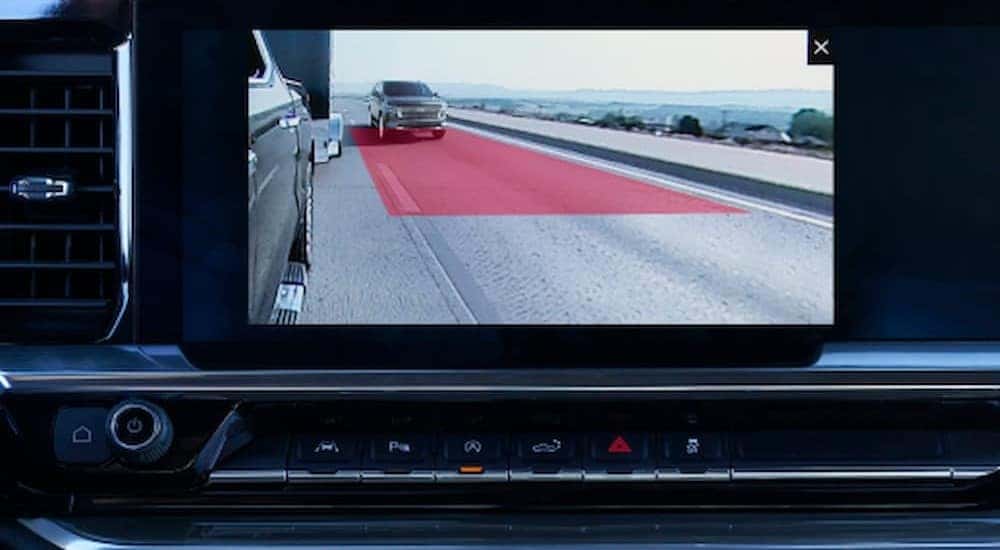 The trailer side blind zone alert is shown on the infotainment screen in a 2024 Chevy Silverado 1500.