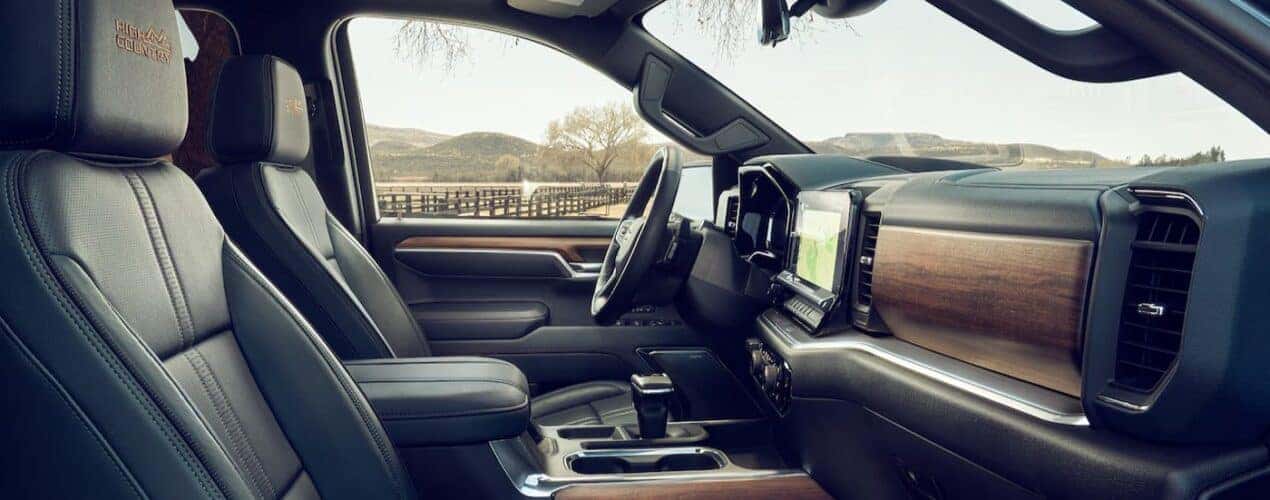 The black and brown interior is shown in a 2025 Chevy Silverado 1500 High Country.