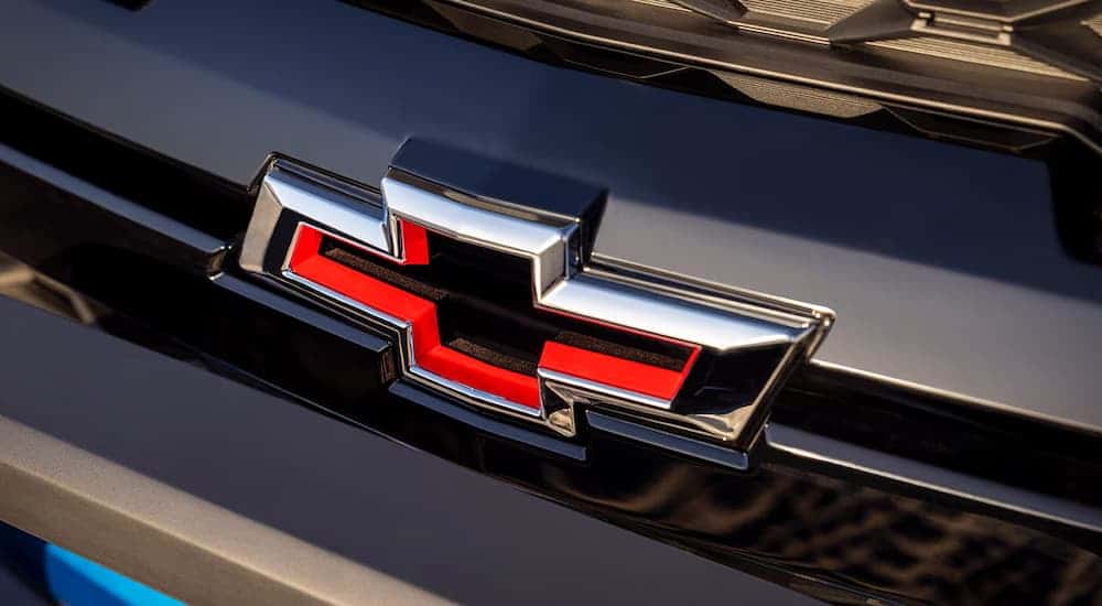 Brand badge on the grille of a 2025 Chevy Colorado
