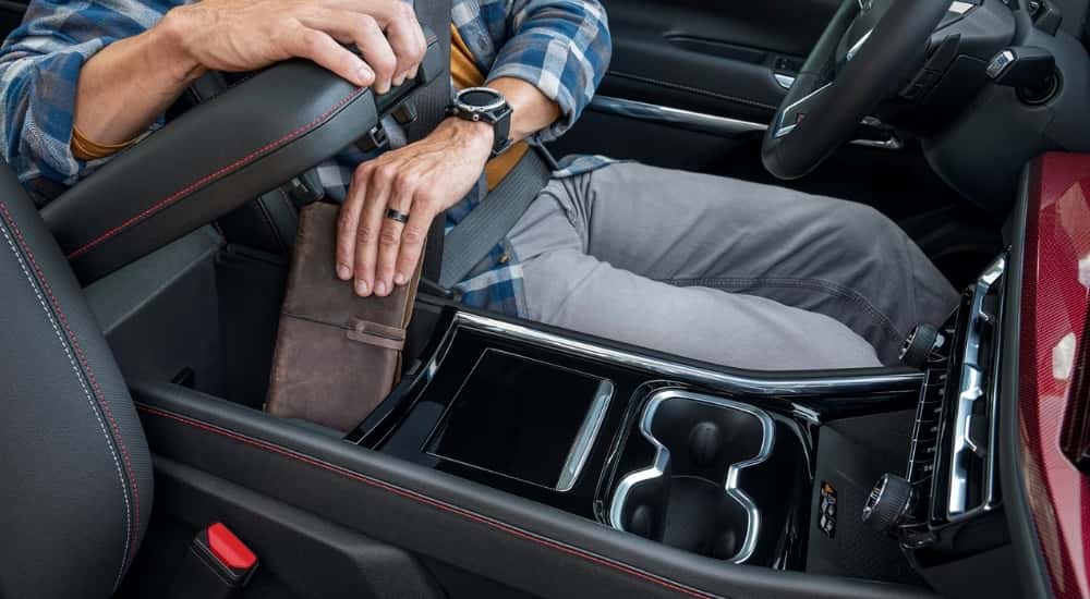 Center console in a 2025 Chevy Traverse RS.
