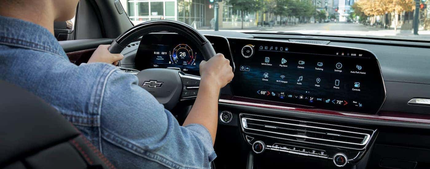 Infotainment and digital gauge cluster on a 2025 Chevy Traverse