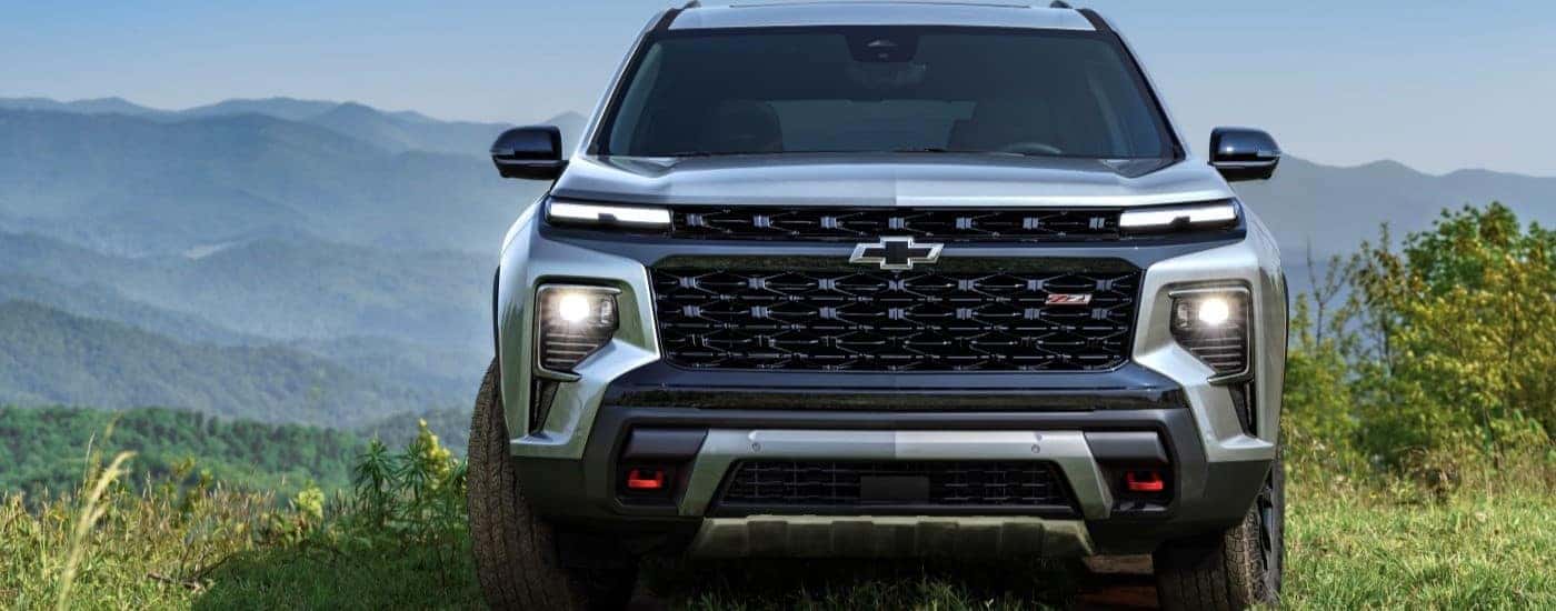 Front grille of a silver 2025 Chevy Traverse Z71