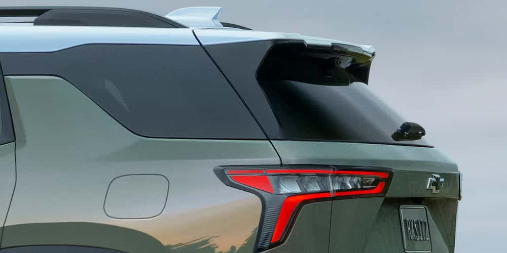 Rear quarter panel and hatch of a green 2025 Chevy Equinox RS. 