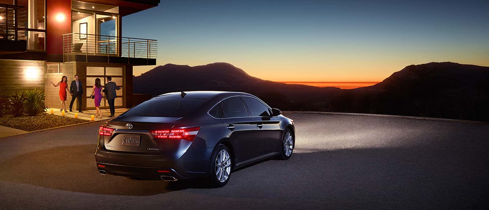 2015 Toyota Avalon Hybrid exterior slider