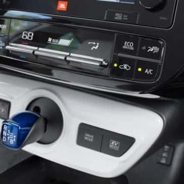 2017-Toyota-Prius-Four-Touring-Climate-Control