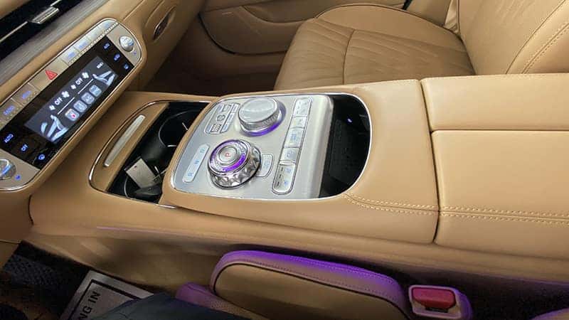Genesis G90 backseat console