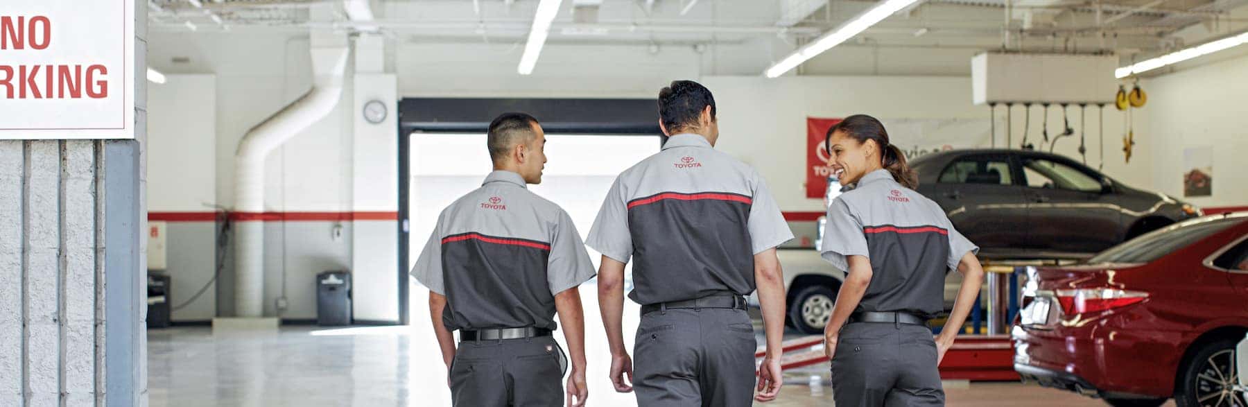 what different tire options are available at Lancaster Toyota in East Petersburg | Toyota technicians