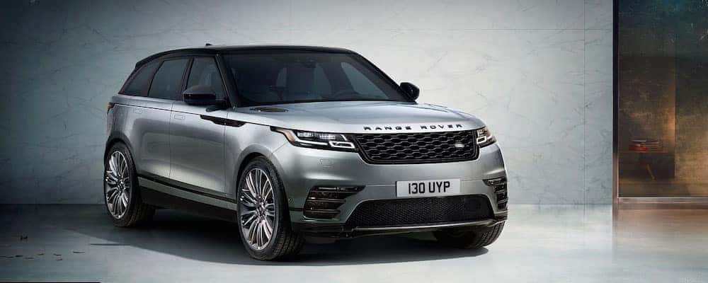 Range Rover Velar Grey  - Varak Baskılı Izgaralar Da Dahil Olmak Üzere Tüm Özellikler, Aracın Ön Profiline Ayırt Edici Bir Duruş Kazandırır.