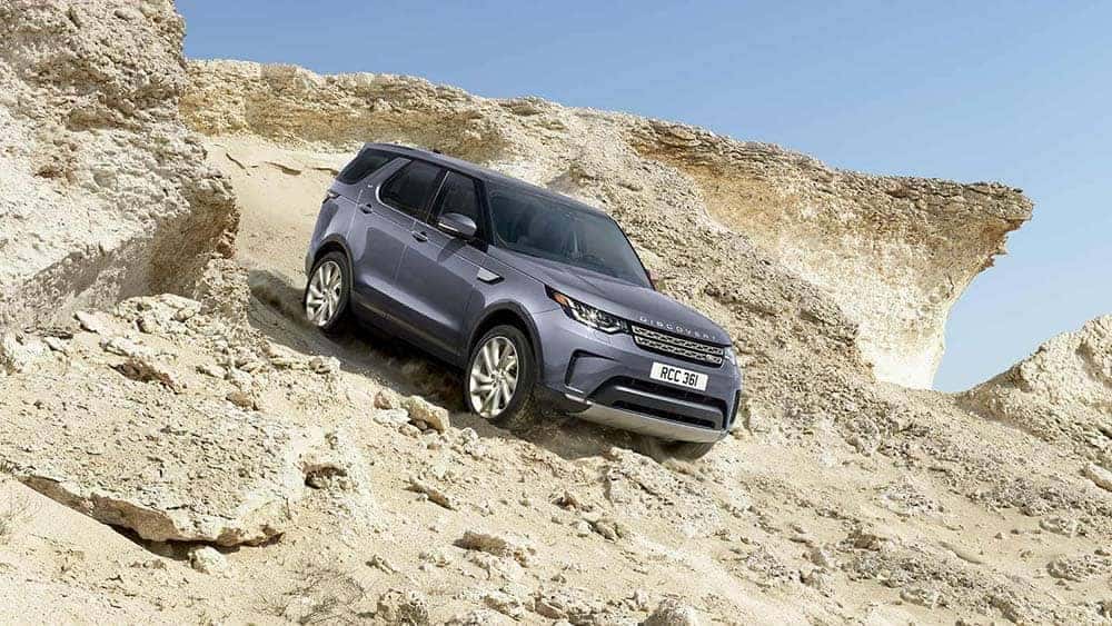 2020-Land-Rover-Discovery-Going-Downhill