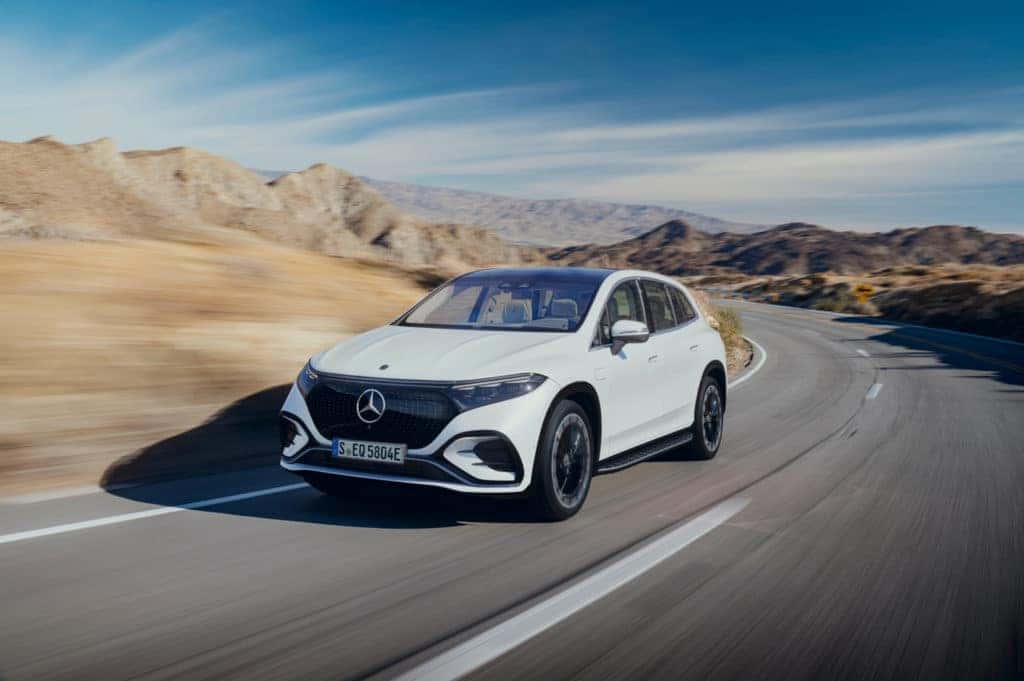 2023 Mercedes-Benz EQS SUV Driving