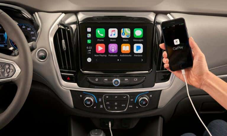 19Chevy-Traverse-InteriorCarPlay-5x3