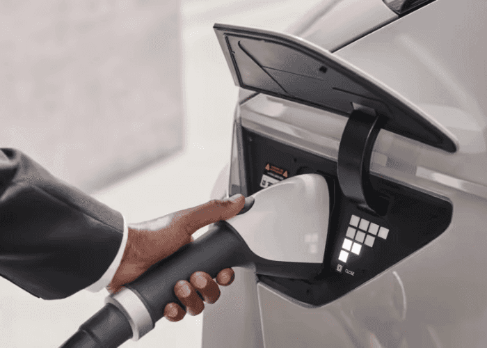 Hyundai-Electric-Vehicles---Ray-Skillman-Hyundai-West---Charging-your-EV-at-Public-Station