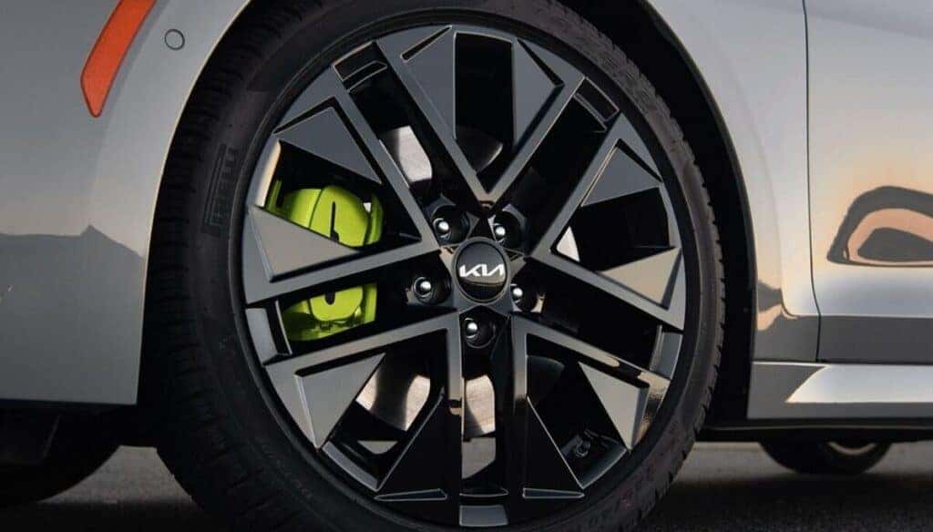 Close-up of the 2025 Kia K5 wheel, highlighting its sleek design and Pirelli P-Zero® tires for enhanced driving performance.