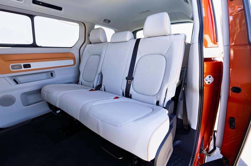 Rear-wheel-drive models feature a standard second-row bench with seating for seven. The bench folds flat in a 60:40 split, adjusts 16 degrees, and slides up to 7.9 inches for easier access to the third row.