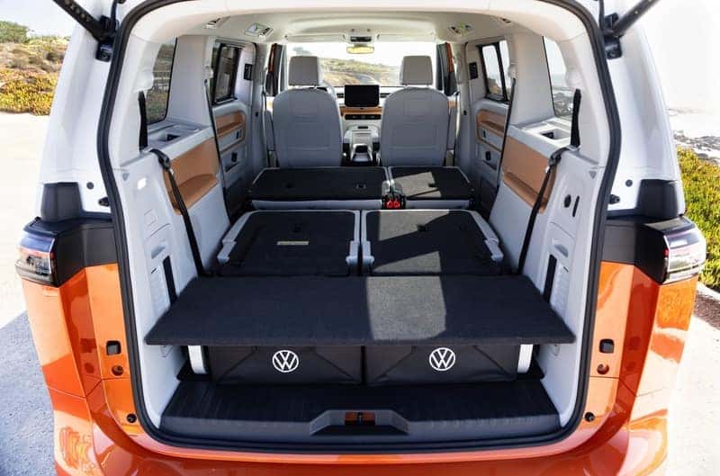 Enjoy 18.6 cubic feet of cargo space behind the third row, 75.5 cubic feet with the second row folded, and an impressive 145.5 cubic feet when the third row is removed, offering ample room for all your gear.