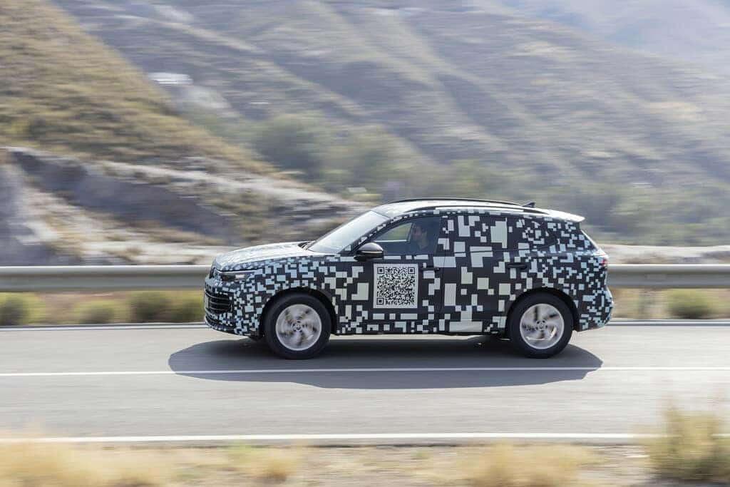 Concept Volkswagen Tiguan SUV Road Green Grass