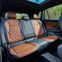 Original-19564-my26-tiguan-sel-r-line-turbo-avocado-interior-trahan-0105