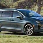 2027ChryslerPacifica-exterior-02